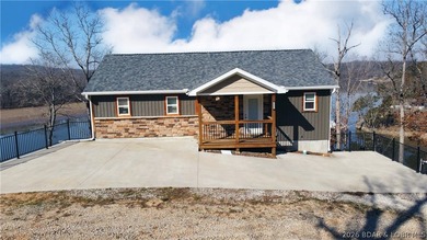 This 3-bedroom, 2.5-bath lakefront home offers over 2,000 square - photo 45