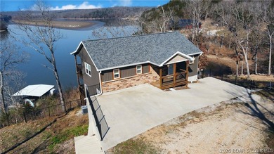 This 3-bedroom, 2.5-bath lakefront home offers over 2,000 square - photo 46