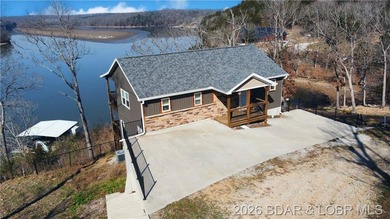 This 3-bedroom, 2.5-bath lakefront home offers over 2,000 square - photo 46