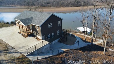 This 3-bedroom, 2.5-bath lakefront home offers over 2,000 square - photo 48