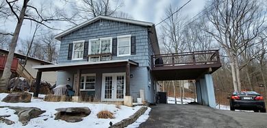 Mill Pond Home For Sale in Bushkill Pennsylvania