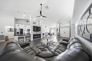 Welcome home to this beautifully updated 3-bedroom, 2-bath home - photo 4