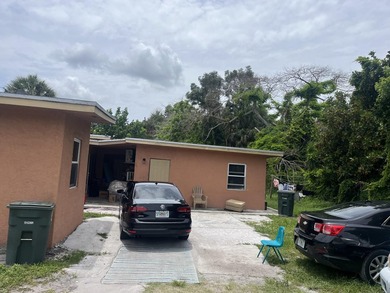 This 3-unit property is located in the heart of Fort Pierce and - photo 2