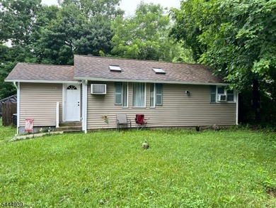 Take a look at this beautiful 3 bedroom 1 bath home tucked away - photo 1