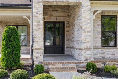 Welcome to Brookmere Manor, one of Farragut's most prestigious - photo 3