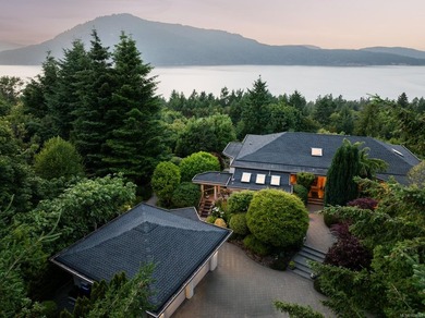 This exceptional 5-bed, 5-bath residence, envisioned and - photo 7