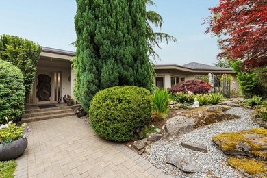 This exceptional 5-bed, 5-bath residence, envisioned and - photo 8