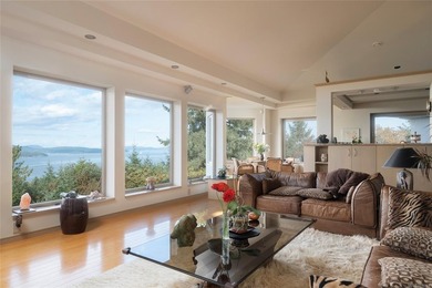 This exceptional 5-bed, 5-bath residence, envisioned and - photo 9
