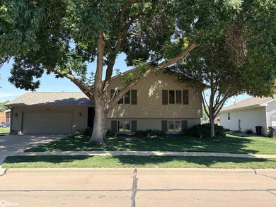 Great location! This four-bedroom home is close to both Crapo - photo 2