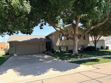 Great location! This four-bedroom home is close to both Crapo - photo 3