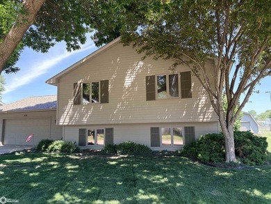 Great location! This four-bedroom home is close to both Crapo - photo 4