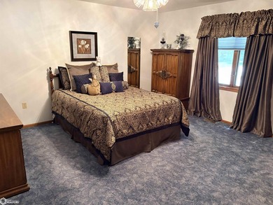 Great location! This four-bedroom home is close to both Crapo - photo 9