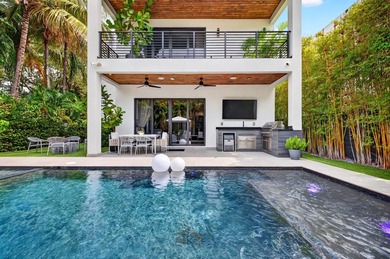 Stunning 4-bed 4-bath, Gated home in Victoria Park with custom - photo 3