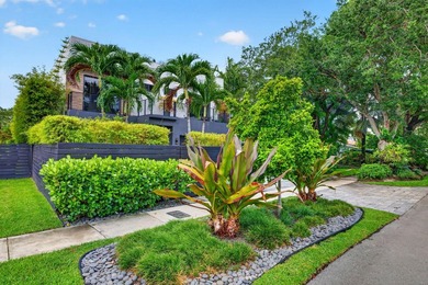 Stunning 4-bed 4-bath, Gated home in Victoria Park with custom - photo 5