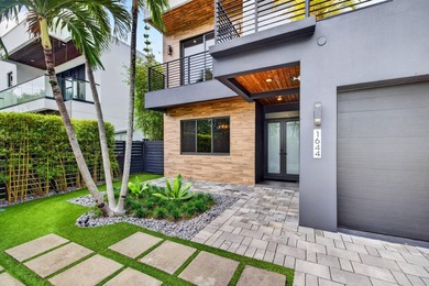 Stunning 4-bed 4-bath, Gated home in Victoria Park with custom - photo 6