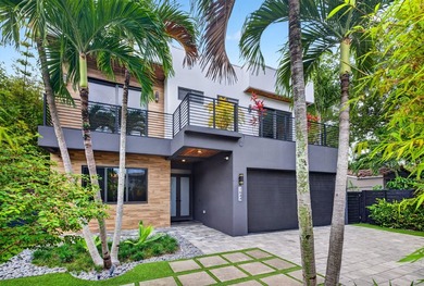 Stunning 4-bed 4-bath, Gated home in Victoria Park with custom - photo 7
