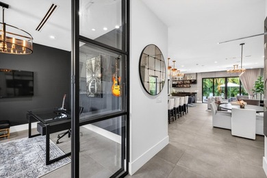 Stunning 4-bed 4-bath, Gated home in Victoria Park with custom - photo 8