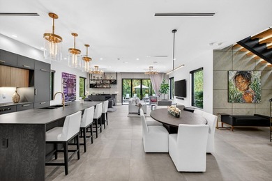 Stunning 4-bed 4-bath, Gated home in Victoria Park with custom - photo 9