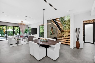 Stunning 4-bed 4-bath, Gated home in Victoria Park with custom - photo 10