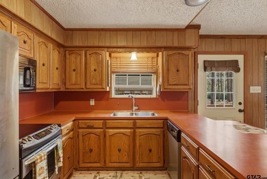 The Ultimate Holly Lake Retreat: Modern Updates & Resort Living - photo 11