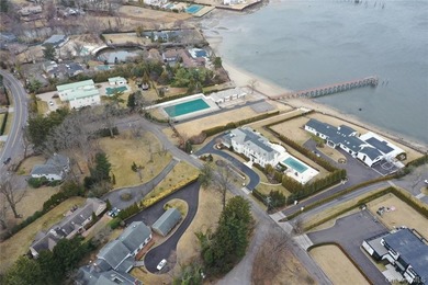 Presenting a spectacular 1.23 acre prime Kings Point waterfront - photo 12