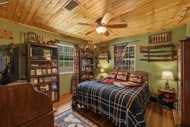 The Ultimate Holly Lake Retreat: Modern Updates & Resort Living - photo 17