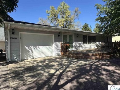 (private lake, pond, creek) Home For Sale in Windom Minnesota