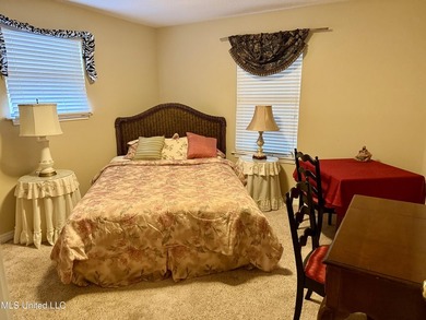 Quiet home tucked between Buena Vista and Pascagoula Street on a - photo 5