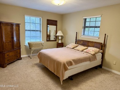 Quiet home tucked between Buena Vista and Pascagoula Street on a - photo 6