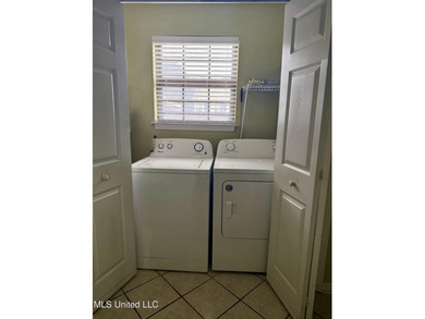 Quiet home tucked between Buena Vista and Pascagoula Street on a - photo 10