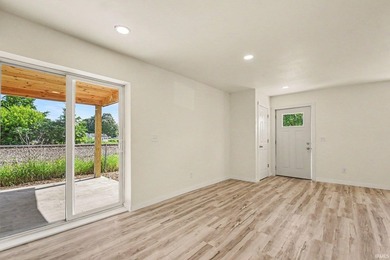 Welcome home to this beautifully remodeled 3-bedroom, 2-bath gem - photo 11