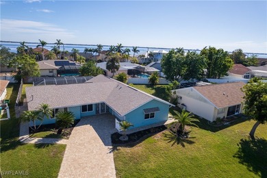 Caloosahatchee River Home For Sale in Cape Coral Florida