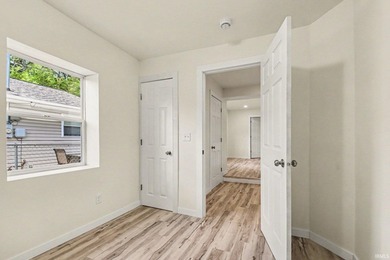 Welcome home to this beautifully remodeled 3-bedroom, 2-bath gem - photo 23