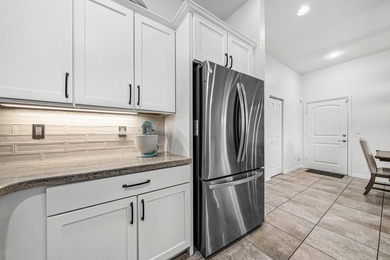Welcome to this beautifully updated Mirabella model in the - photo 8