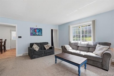 Move in ready ranch on a corner lot with lake access. This home - photo 4