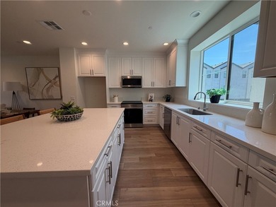 Live/Work Unit! Rare ground-floor dedicated workspace with a - photo 11