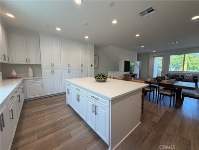 Live/Work Unit! Rare ground-floor dedicated workspace with a - photo 12