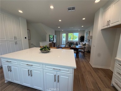 Live/Work Unit! Rare ground-floor dedicated workspace with a - photo 13