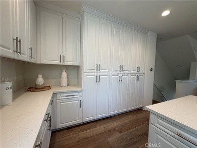 Live/Work Unit! Rare ground-floor dedicated workspace with a - photo 14