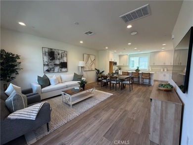 Live/Work Unit! Rare ground-floor dedicated workspace with a - photo 16