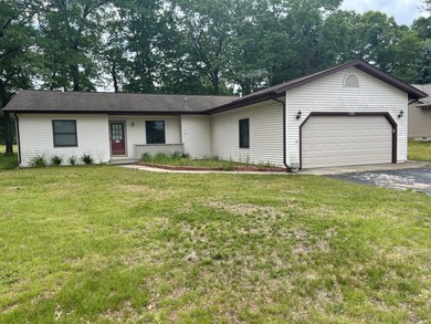 3-bedroom home located on White Deer golf course, offering - photo 1