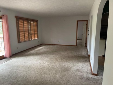 3-bedroom home located on White Deer golf course, offering - photo 2