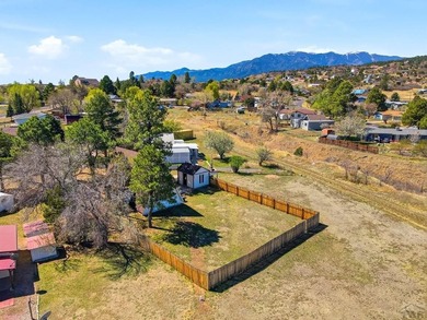 Charming 2-bedroom, 1-bath A-frame in Colorado City just a short - photo 4