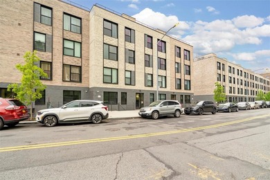 Welcome to the Soundview Park Townhouses. This is a New - photo 3