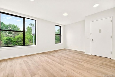 Welcome to the Soundview Park Townhouses. This is a New - photo 5