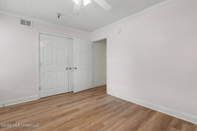Enjoy coastal living in this beautifully updated first-floor - photo 14