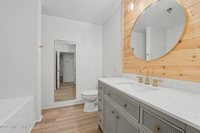 Enjoy coastal living in this beautifully updated first-floor - photo 15