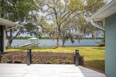 Waterfront Paradise in Lynn Haven - No HOA! This lovely home - photo 16