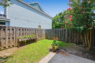 Enjoy coastal living in this beautifully updated first-floor - photo 16