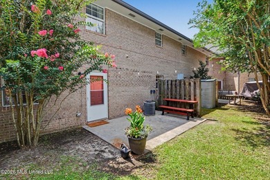 Enjoy coastal living in this beautifully updated first-floor - photo 17